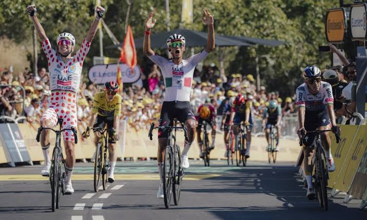 Isaac del Toro brilla en el Tour! El mexicano sube al podio de la etapa y  conquista el maillot blanco – Línea Deportiva