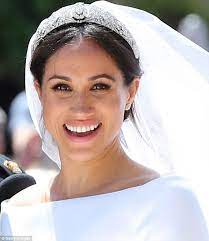 Meghan Markles Wedding Dress Being Compared To Jennifer Lopez Movie Gorgeous Wedding Makeup Amazing Wedding Makeup Wedding Day Makeup