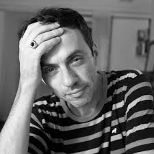 Osvaldo Aguirre: “Pienso mi poesía como la recreación de una lengua  familiar”