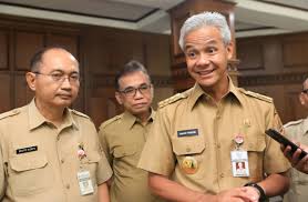 Umur 52 tahun) adalah gubernur jawa tengah periode kedua yang menjabat sejak 5 september 2018. Ganjar Pranowo Bakal Tindak Tegas Sekolah Tempat Terjadinya Bullying Prfm News