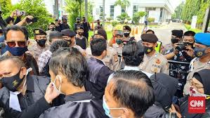 Sidang #habibrizieq #hendri ayo dukung channel ini dengan subscribe channel ini !!! Tim Rizieq Dibatasi Ikut Sidang Ini Bukan Indonesian Idol