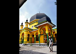 Analisis penggunaan warna interior masjid terhadap aktivitas beribadah. Arsitektur Empat Negara Baluti Bangunan Masjid Al Osmani Medanbisnisdaily Com