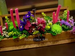 Las flores y plantas naturales son las que llenan de vida y hacer más encantador el espacio exterior de la casa como el jardín o el patio. Floristeria Susi On Twitter Baul De Madera Decorado Con Flores Naturales Http T Co Ds2kqqfs2i