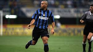 O memorial foi inaugurado nesta sexta, na cerimônia de aniversário de 110 anos do time nerazzurro, e também já conta. Ha 20 Anos A Internazionale Realizava O Sonho De Contratar Ronaldo E Ele Se Tornava O Fenomeno