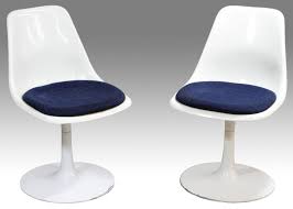 Lot 91 Mcm Tulip Chairs By Krueger Matching Pair Of Swivel Chairs With Molded Fiberglass Seats And Cushions On Painted Aluminu Tulip Chair Chair Swivel Chair