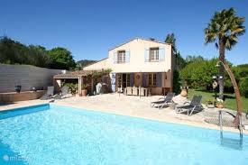 Een mooi dorp in de var frankrijk. Vakantiehuis In Salernes Var Frankrijk Huren Micazu