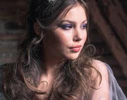 OLENNA quartz crown, crystal crown for a whimsical bride, unusual tiara,  clear modern accessory, tender clear crystals crown with florals