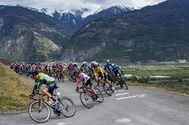 Na al het klassiekergeweld stevenen de renners af op de giro d'italia. Ysult9jgzsv9tm