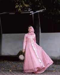 Trend model kebaya modern buat kondangan terbaru sangatlah memberikan inspirasi bagi anda guna sebagai tambahan pilihan ketika anda dalam berbusana. 30 Model Kebaya Modern Hijab Kutu Baru Wisuda Batik