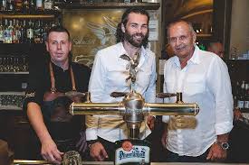 He has formerly played in the nhl with the pittsburgh penguins, washington capitals, new york rangers, philadelphia flyers. Jaromir Jagr Za Pipou Bild Von Plzensky Restaurant Andel Prag Tripadvisor