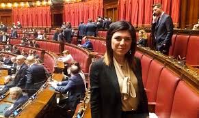 Non è francesca è un brano del cantautore italiano lucio battisti, inciso nel 1969 dell'autore come 5° singolo. La Causa Del Nuovo Scontro Lega Forza Italia Non E Francesca Alessioporcu It