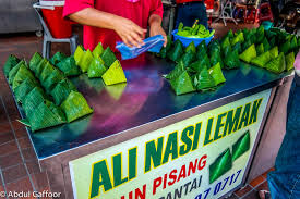 Menu sego nasi bungkus daun pisang : Nasi Lemak Bungkus Daun Pisang Flickr