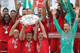 Bayern münchen are presented with the trophy sub now: Pin On Fc Bayern Munich