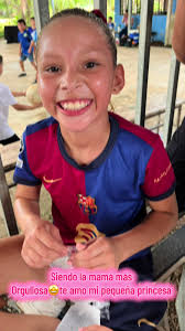 Orgullosa mamá y su pequeña princesa