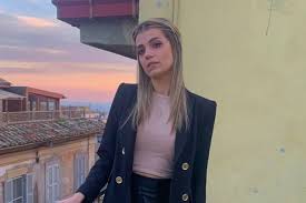 Eccoci alle anticipazioni di uomini e donne della puntata registrata sabato scorso e che riguarda principalmente il trono classico come riporta il vicolo delle news. 3umwwvijkvdim