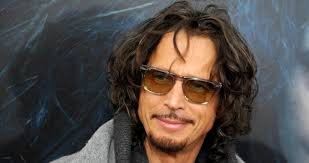 Un anno senza Chris Cornell: la moglie Vicky lo ricorda con una veglia a  Los Angeles.