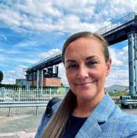 Hayley Perry's Instagram, Twitter & Facebook