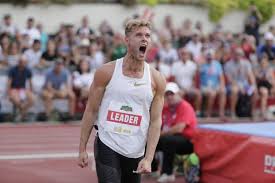 Pour faire tomber les records de france et du monde, il a notamment battu ses meilleures performances personnelles sur le 100 m, au saut à la perche, au javelot et au… saut en longueur. Kevin Mayer S Envole Au Lancer Du Javelot Et Fonce Vers Le Record Du Monde L Equipe