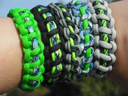 The bracelets are worn by survivalists, hikers, climbers, campers, or anyone who enjoys the outdoors. Paracord Knots Best Six Types Of Knotes With Explanations And Videos