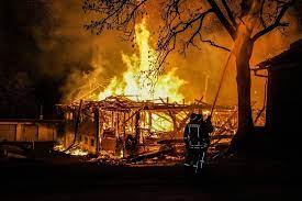 Mann nach einem streit in zürich schwer verletzt. Fluorn Winzeln Brand Leer Stehendes Haus In Flammen Oberndorf Umgebung Schwarzwalder Bote
