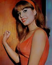 Feliz Cumpleaños ✨️ 🎂 Para nuestra Querida Rosa Maria Vazquez le enviamos  una enorme Felicitación junto con un gran abrazo, todo nuestro cariño .  Muchas Felicidades 😘 👏 Mil Bendiciones para usted