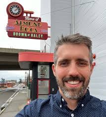 Lynne Rowan's Instagram, Twitter & Facebook