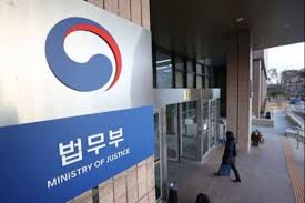 이들은 지난 3월에도 송파구 사무실을 찾아 규탄 기자회견을 열고 개정안 발의 … Eehe7tr3g8z Nm