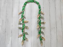 Cuban link money lei chain includes. Money Lei Maile Lei Style Organized 31