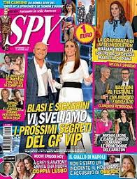 Il crop top e la gonna lasciano il busto scoperto, un dettaglio che ilary. Ilary Blasi Wikipedia