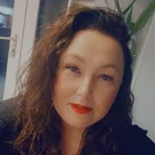 Is there such a thing as a mobile beautician? We want to be able to offer  treatments at our glamping site for guests and wondered if anyone could  partner up with us? |