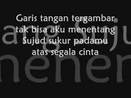 Kupanjatkan pintaku padamu maha cinta. Melly Goeslaw Feat Amee Ketika Cinta Bertasbih With Lyric By Wiyaz01