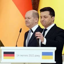 Die bundesregierung sieht wegen des russischen überfalls auf die ukraine das leben des ukrainischen präsidenten wolodymyr selenskyj in großer . Scholz Ukraine Besuch Selenskyj Klagt Offen Und Aussert Einen Traum Kanzler Bleibt Kuhl