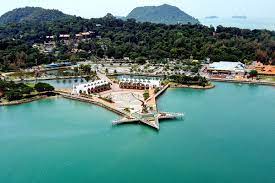 Majoriti tarikan pelancongan di kedah yang popular lebih kepada kawasan yang mendekatkan diri dengan alam semulajadi seperti destinasi air terjun, hutan lipur & juga di pulau seperti di langkawi. Fizafantagiro Tempat Menarik Di Kedah Yang Wajib Dikunjungi Pelancong