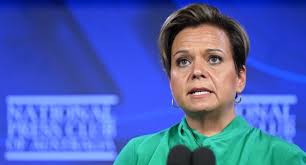 Which news outlets had the communications minister's ear first?