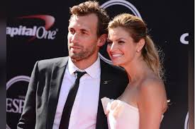Originally retrieved from abc.com very few people in the world know exactly what they want to be at the age of thirteen, much less make that dream into a reality. Erin Andrews Husband Who Is Jarret Stoll How Did They Meet Fanbuzz
