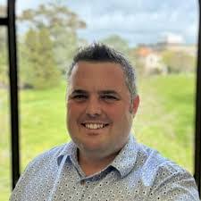 Robert Peetz's Instagram, Twitter & Facebook