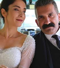 Cüneyt mete adlı kişinin biyografisinin, yer aldığı filmlerin, fotoğrafların ve cüneyt mete ile ilgili haberlerin olduğu intersinema.com cüneyt mete. Cuneyt Mete Facebook