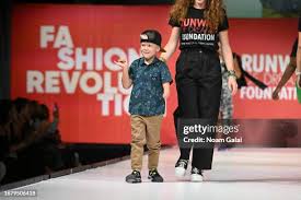 2,585 Zappos Photos & High Res Pictures