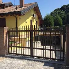 Un terribile incidente si è verificato in mattinata (intorno alle 11,30) a termoli in via de sanctis, dove savino grieco di 64 anni è stato travolto dal cancello della sua abitazione. Alba Srl Cancelli Recinzioni E Ringhiere In Alluminio