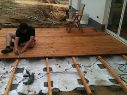 So Baut Man Eine Holzterrasse Selbst Das Kann Jeder Selber Bauen Als Holz Fur So Baut Man Eine Holzterrasse Selbst Das En 2020 Terrasse Bois Terrasse Into The Wood