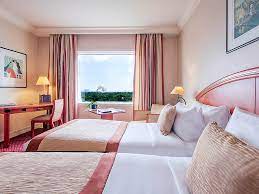 Hotelul pullman este situat in nordul orasului, in apropierea centrului expozitional romexpo si a casei presei libere, la 20 min distanta de aeroportul otopeni, este locul ideal pentru calatoriile de afaceri si de placere. Hotel Pullman Bucharest World Trade Center All