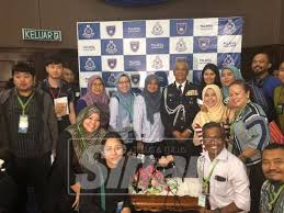 Acryl sani dilantik timbalan ketua polis negara yang baharu. Bekas Timbalan Ketua Polis Kongsi Kisah Polis Di Media Sosial