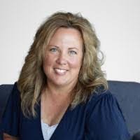 Linda Laur's Instagram, Twitter & Facebook