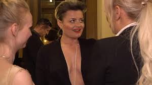 Starala jsem se o něj prakticky jako máma, moje rodina ho brala skoro jako vlastní vnouče. Nebala Se Ze Ukaze Vic Nez Chtela Dotaz Na Saty S Vystrihem Do Pasu Bez Podprsenky Dasu Z Mostu Vytocil Do Bela Super Cz