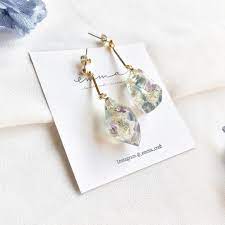 emma on instagram おはようございます 鉱石ピアス イヤリング フローライトとかすみ草 鉱石型のモールドはレジンを始めてすぐ使ってみたけど上手くいかなくて ずっと仕舞ってありました 今回はまぁまぁ 使えたような アクセサリー 手作り