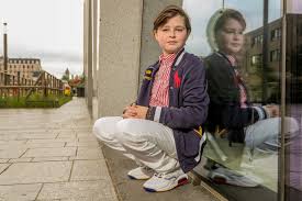 Laurent simons un enfant âgé de 9 ans a récemment mis un terme à ses études universitaires. J1t2sc3noc2kem
