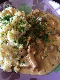 Rindergeschnetzeltes Mit Pfifferlingen Von Gabriela05 Chefkoch Rezept Rindergeschnetzeltes Geschnetzeltes Rindergeschnetzeltes Rezept