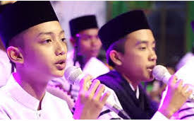 Sebaiknya, ucapan ulang tahun yang kamu berikan padanya diikuti dengan doa agar memotivasinya untuk menjadi pribadi yang lebih baik lagi. Lirik Nasyid Hayyul Hadi Syubbanul Muslimin Vokal Gus Azmi Feat Hafidzul Ahkam Lirik Sholawat Nabi