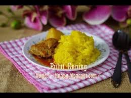 Pastikan anda kacau dan alihkan beras pulut di dalam periuk kukusan ketika 15 minit pertama dikukus tadi agar beras pulut masak dengan sekata. Cara Mudah Buat Pulut Kuning Kukus Yang Sedap Lembut Dan Tak Perlu Rendam Youtube Easy Cooking Recipes Cooking