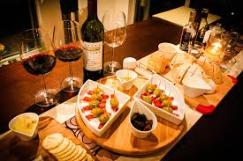 When thinking of what kind of decor you want to purchase, consider a theme for your dinner party. Informal Dinner Party Ideas Dinnerparty Party Food Ideas For Adults Entertaining Dinner Party Themes Dinner Party Ideas For Adults